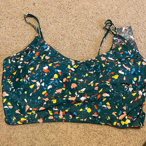 V’d Crop - Picture 1 of 2